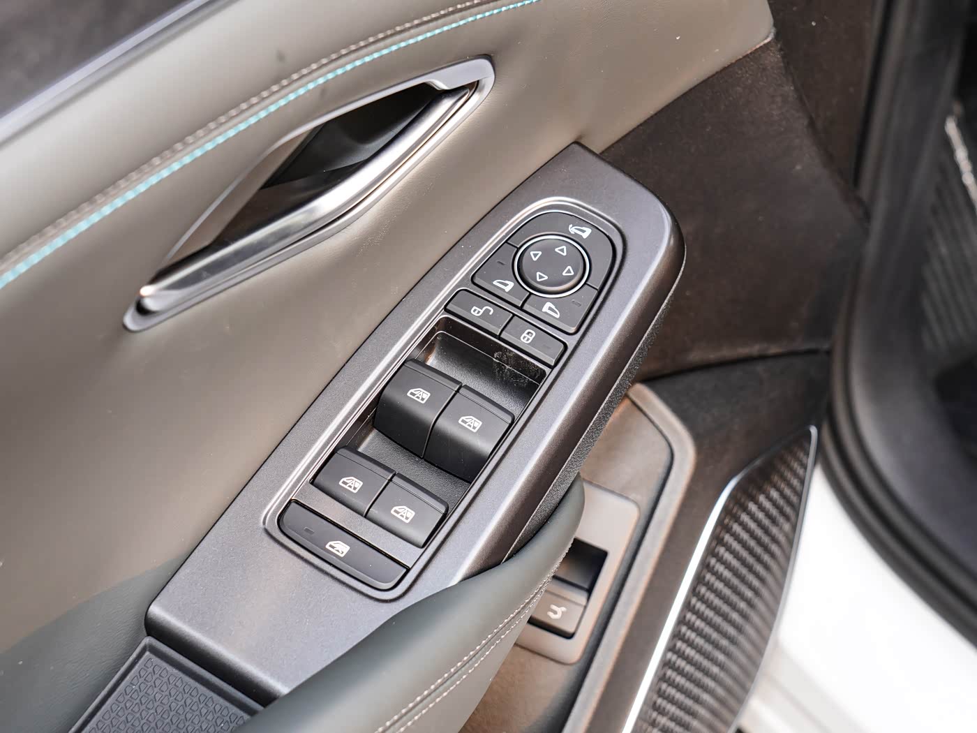 BYD Song L 2025 DM-i Smart Driving 160KM Superior Edition 16.58 BYD Song L 2025 DM-i Smart Driving 160KM Superior Edition 16.58