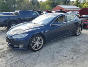 Tesla Model S 2015 85D - 3 