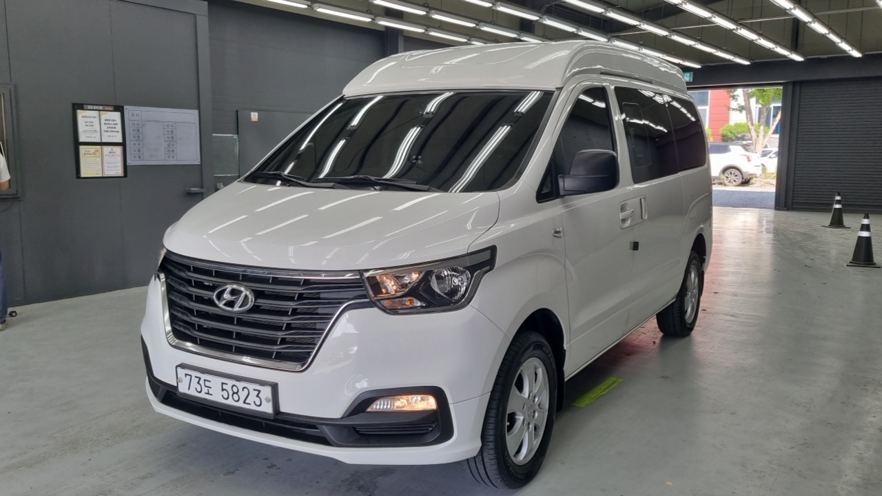 Hyundai Grand Starex 4WD Wheelchair Lift/Slope 2020 - 6 Hyundai Grand Starex 4WD Wheelchair Lift/Slope 2020 - 6