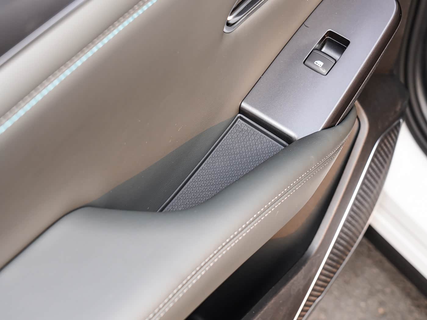 BYD Song L 2025 DM-i Smart Driving 160KM Superior Edition 16.58 BYD Song L 2025 DM-i Smart Driving 160KM Superior Edition 16.58