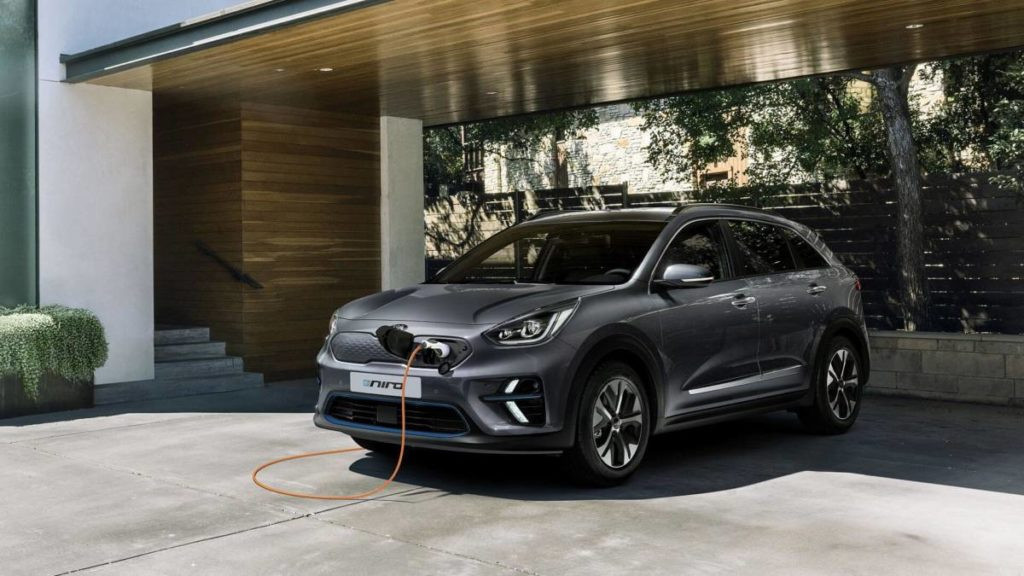 Сравнение электромобилей Kia e-Niro 2020 и Hyundai Kona 2021