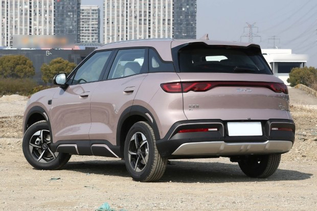 BYD Yuan UP — the most affordable electric crossover of 2025 with a 300 km range