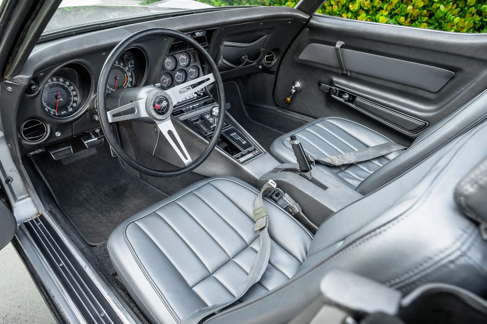 салон шевроле корвет, Chevrolet Corvette, Chevrolet Corvette 1969, Николас Кейдж, авто Николаса Кейджа, Chevrolet Corvette 1969