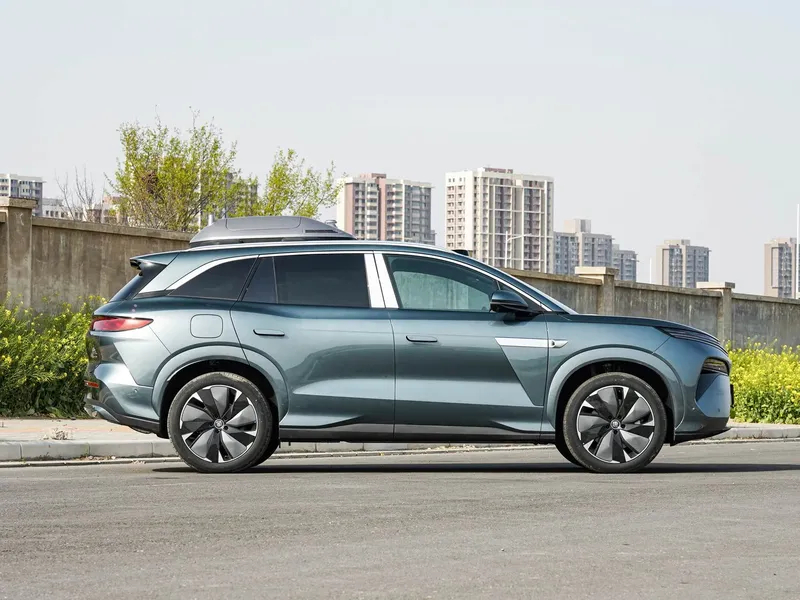BYD Tang L 2024: a new 1,100-hp electric crossover — 400 km of charge in 5 minutes