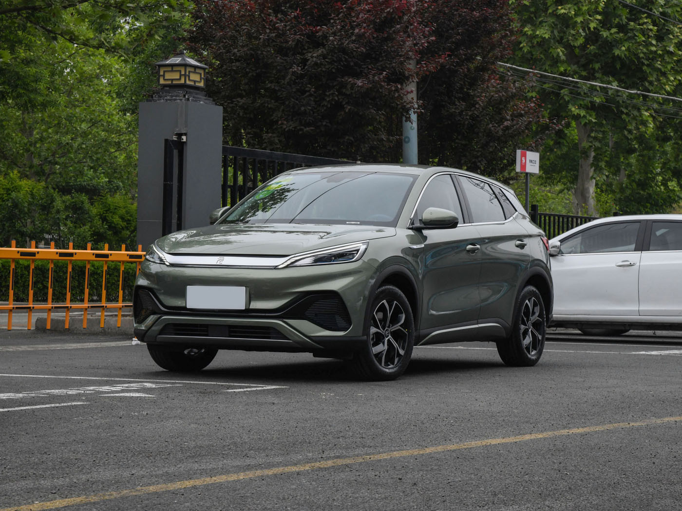 Порівняння популярних авто з Китаю: BYD SONG PLUS Champion 2023, BYD Yuan Plus 2023 та BYD Han 2023