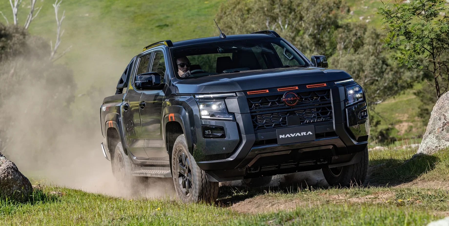The Nissan Navara 2026 officially unveiled: a new body-on-frame pickup based on the Mitsubishi L200, design, specs and photos