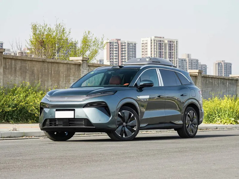 BYD Tang L 2024: a new 1,100-hp electric crossover — 400 km of charge in 5 minutes