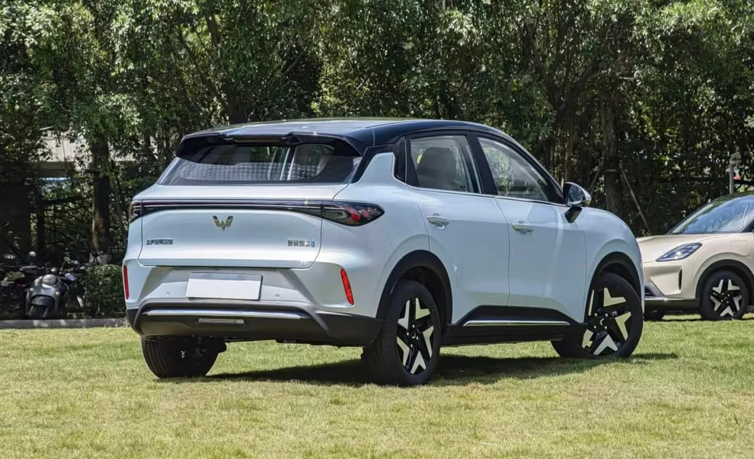General Motors has unveiled the budget Wuling Binguo S electric crossover with a range of up to 430 km