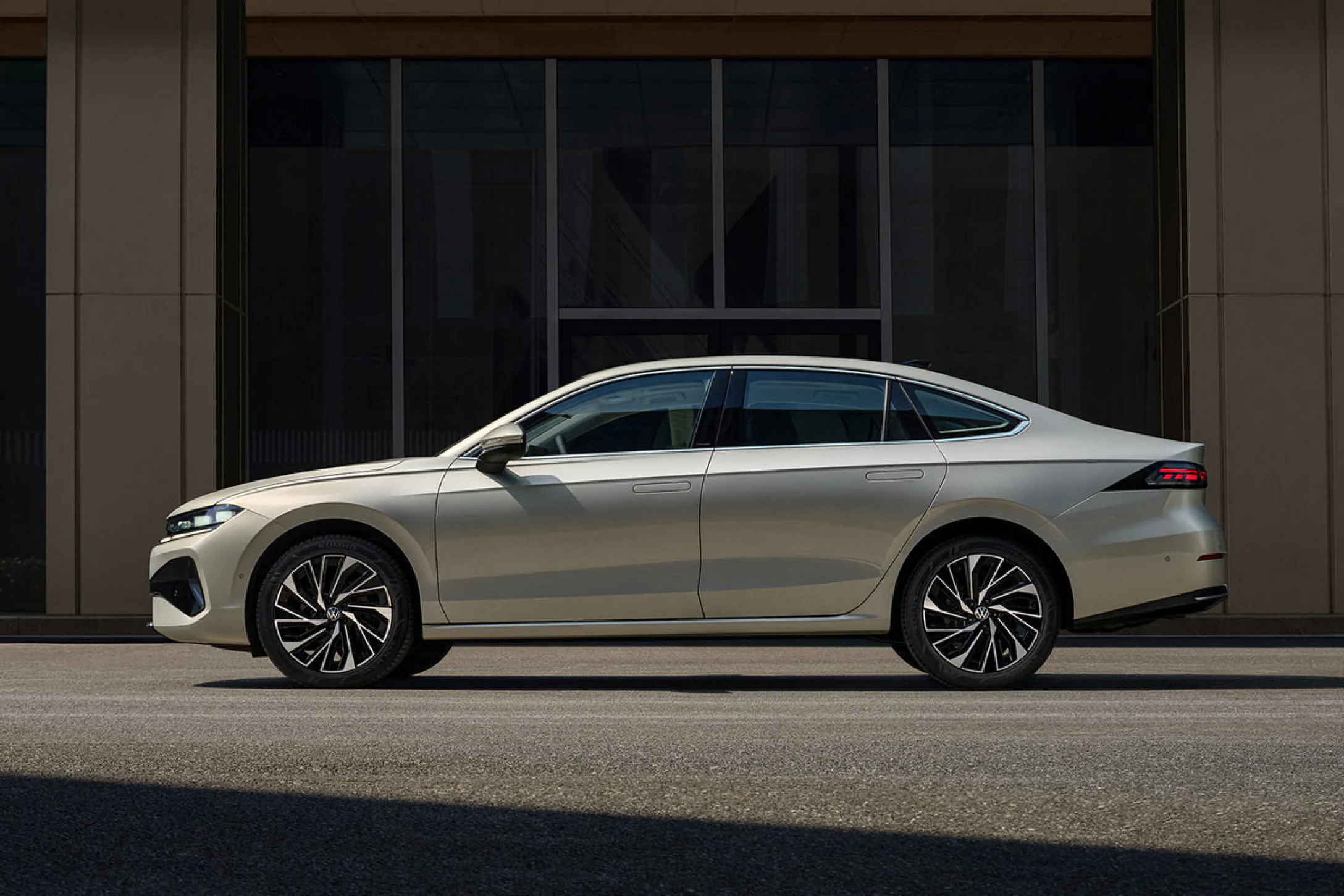 The new Volkswagen Sagitar L: an affordable family sedan — an alternative to the Volkswagen Jetta (photos)