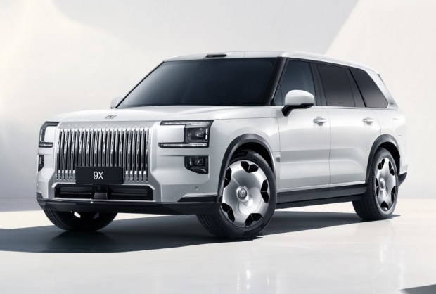 The flagship hybrid Zeekr 9X debuts in July: a 380 km range and up to 870 hp