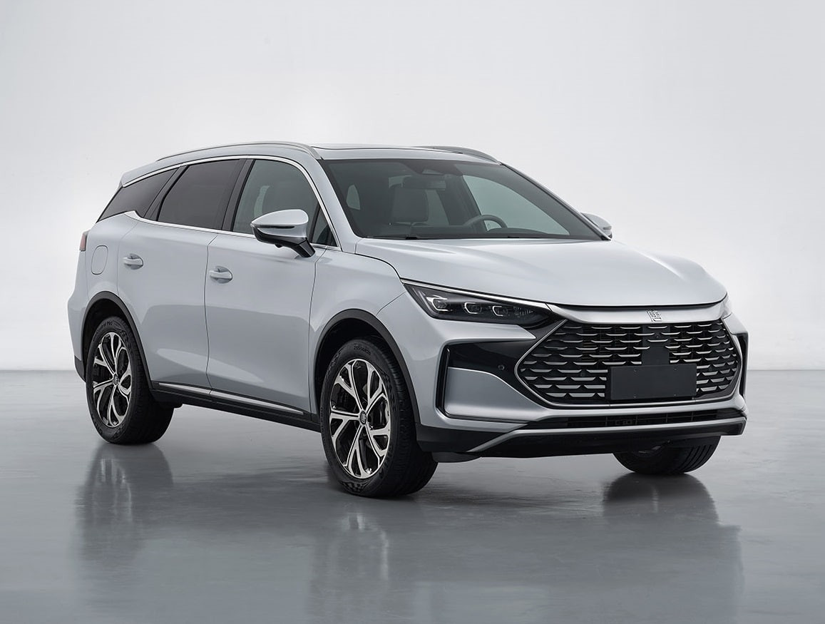Расход топлива 3,8 л на 100 км и запас хода 1350 км. Новый BYD Tang DM-i 2025 готов к запуску
