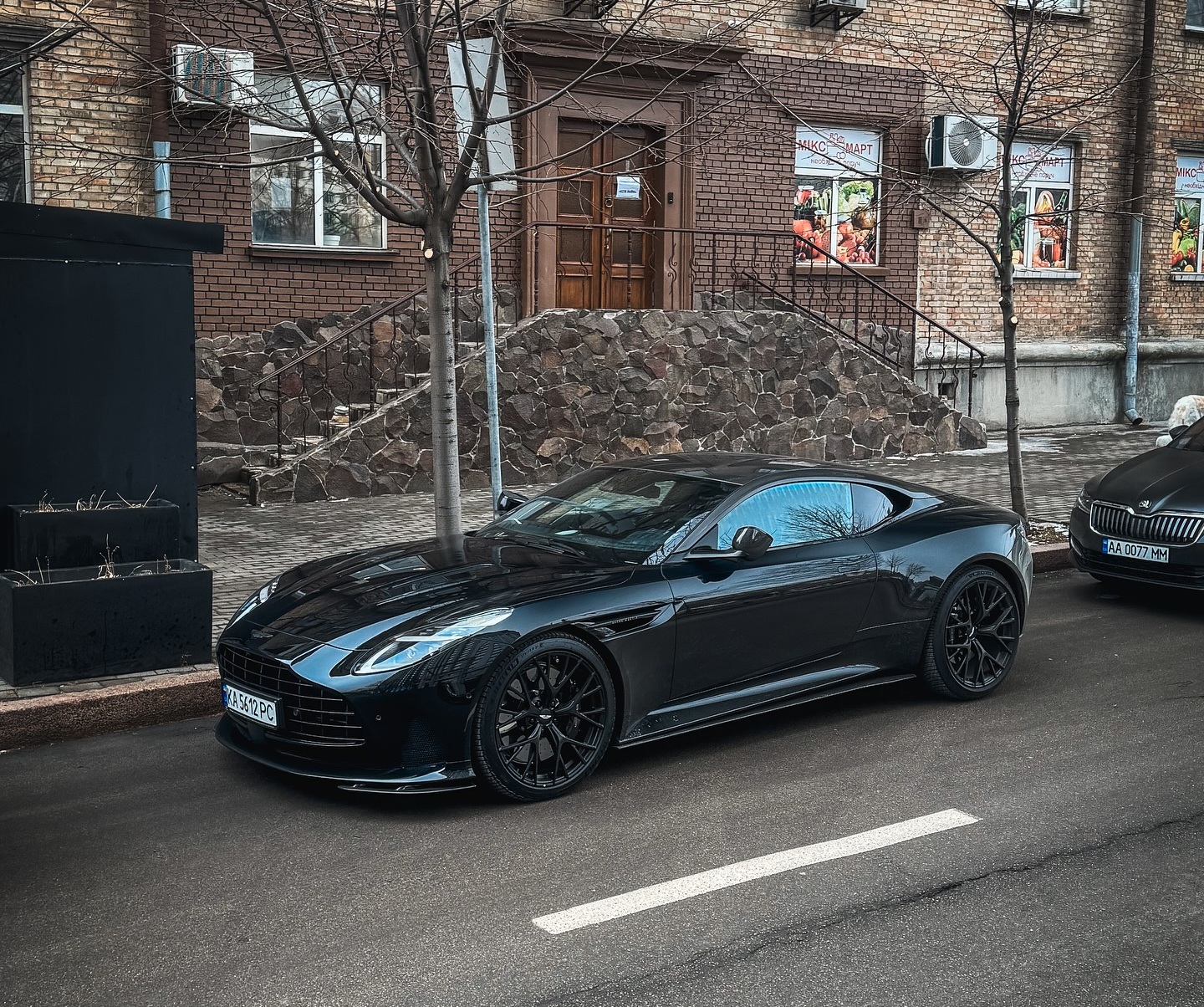 Aston Martin DB12