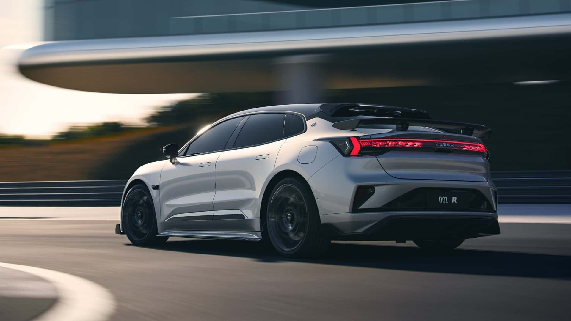 Zeekr is preparing the 001 FR electric sports car with a record 2,000 hp