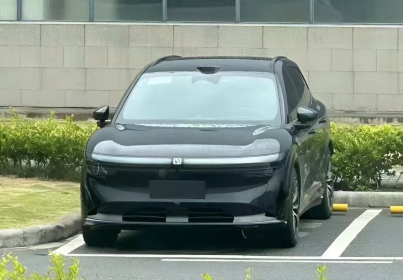 Geely Zeekr 7X замечен на улице перед запуском в продажу