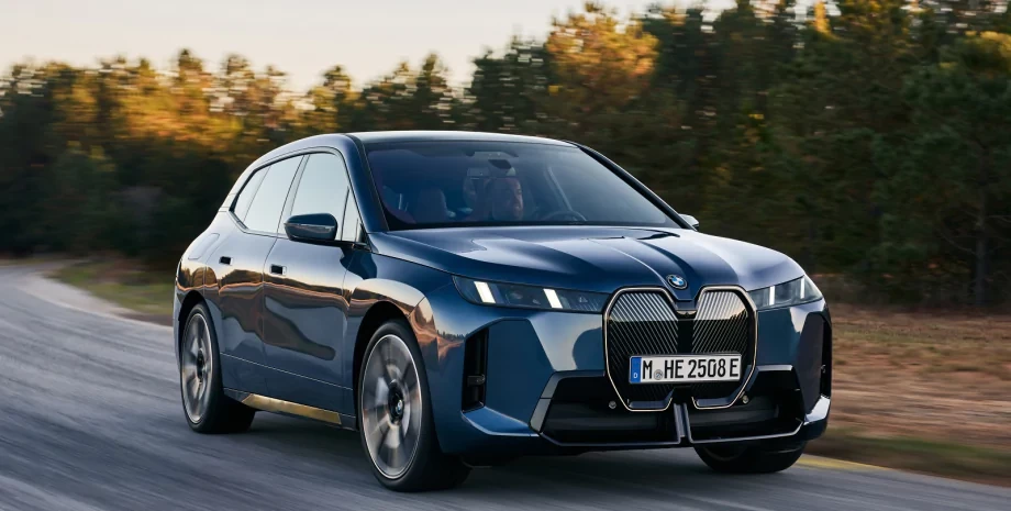 BMW iX 2025: Оновлений електрокросовер із запасом ходу до 700 кмBMW iX 2025: Обновленный электрокроссовер с запасом хода до 700 км