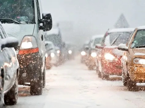 Ukraine is being buried in snow: how to drive safely in winter and avoid accidents