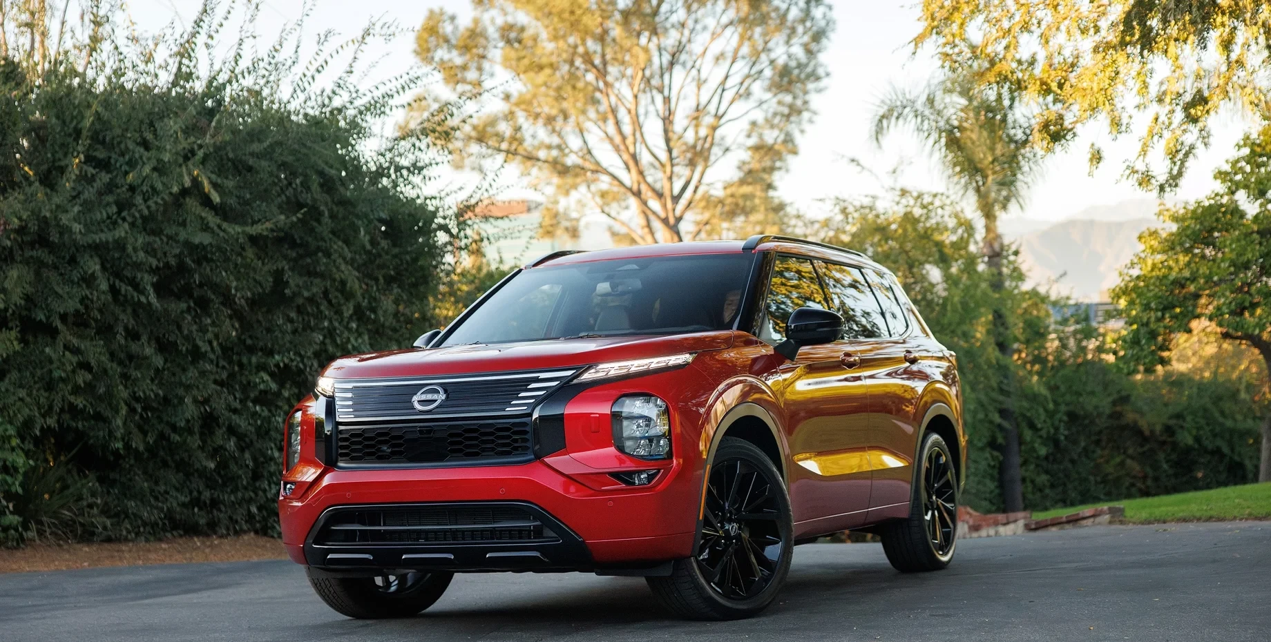 Nissan Rogue 2026 представлен в США: новый дизайн, плагин-гибрид и ключевые отличия от Outlander
