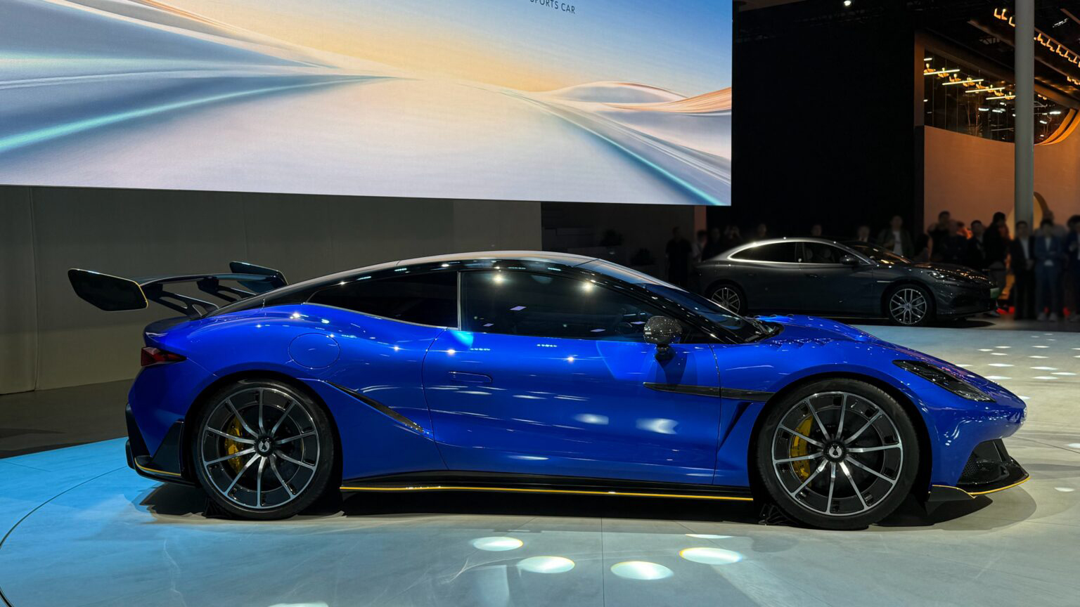 Denza Z: BYD's new electric coupe that challenges the Porsche 911 — premiere in Shanghai