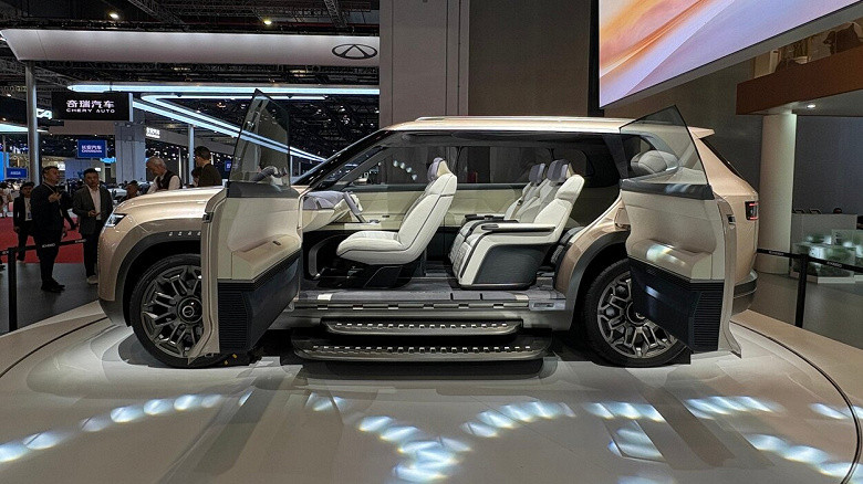 Exeed Tianji unveiled — Chery's future flagship with a 2,000 km range and nearly 1,200 hp