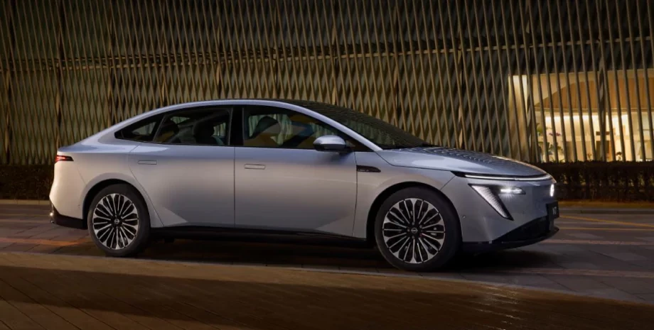 Электромобиль Nissan N7 2025: конкурент Tesla Model S с запасом хода до 635 км