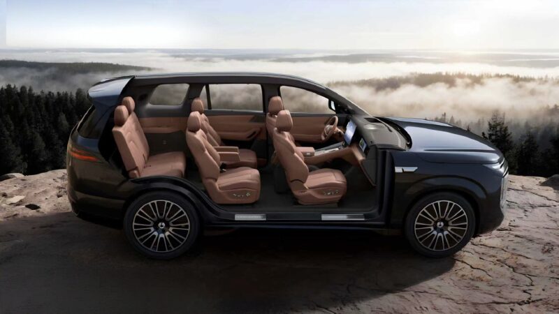 The interior of the new BYD Denza N8L SUV officially unveiled: sales start — September 26
