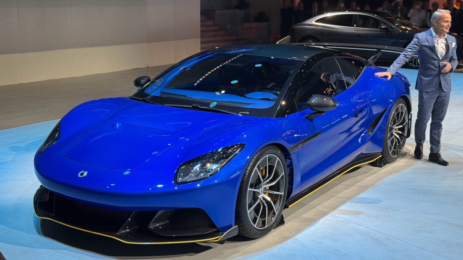 Denza Z: BYD's new electric coupe that challenges the Porsche 911 — premiere in Shanghai