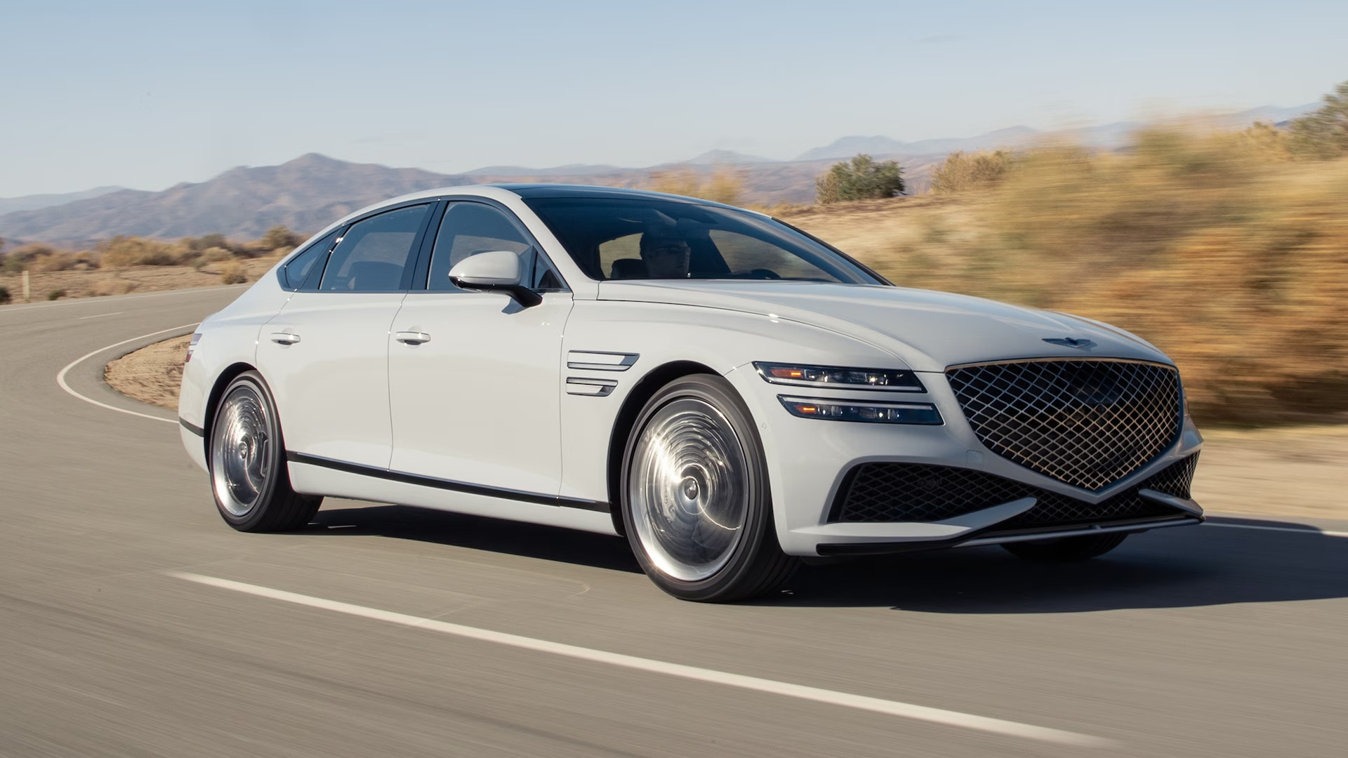 Огляд моделі Genesis G80 2022 року: які її переваги та недоліки