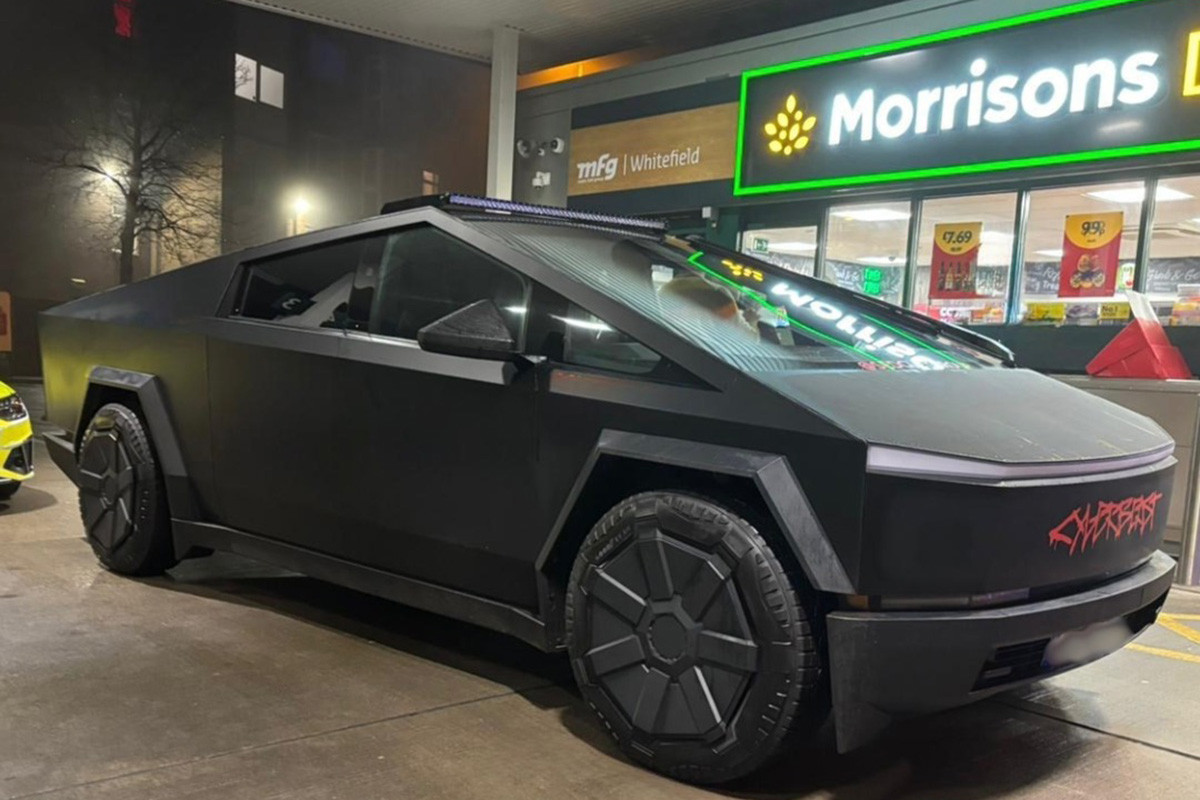 Tesla Cybertruck конфіскували в Англії як заборонене авто — тим часом пікап вільно їздить Одесою
