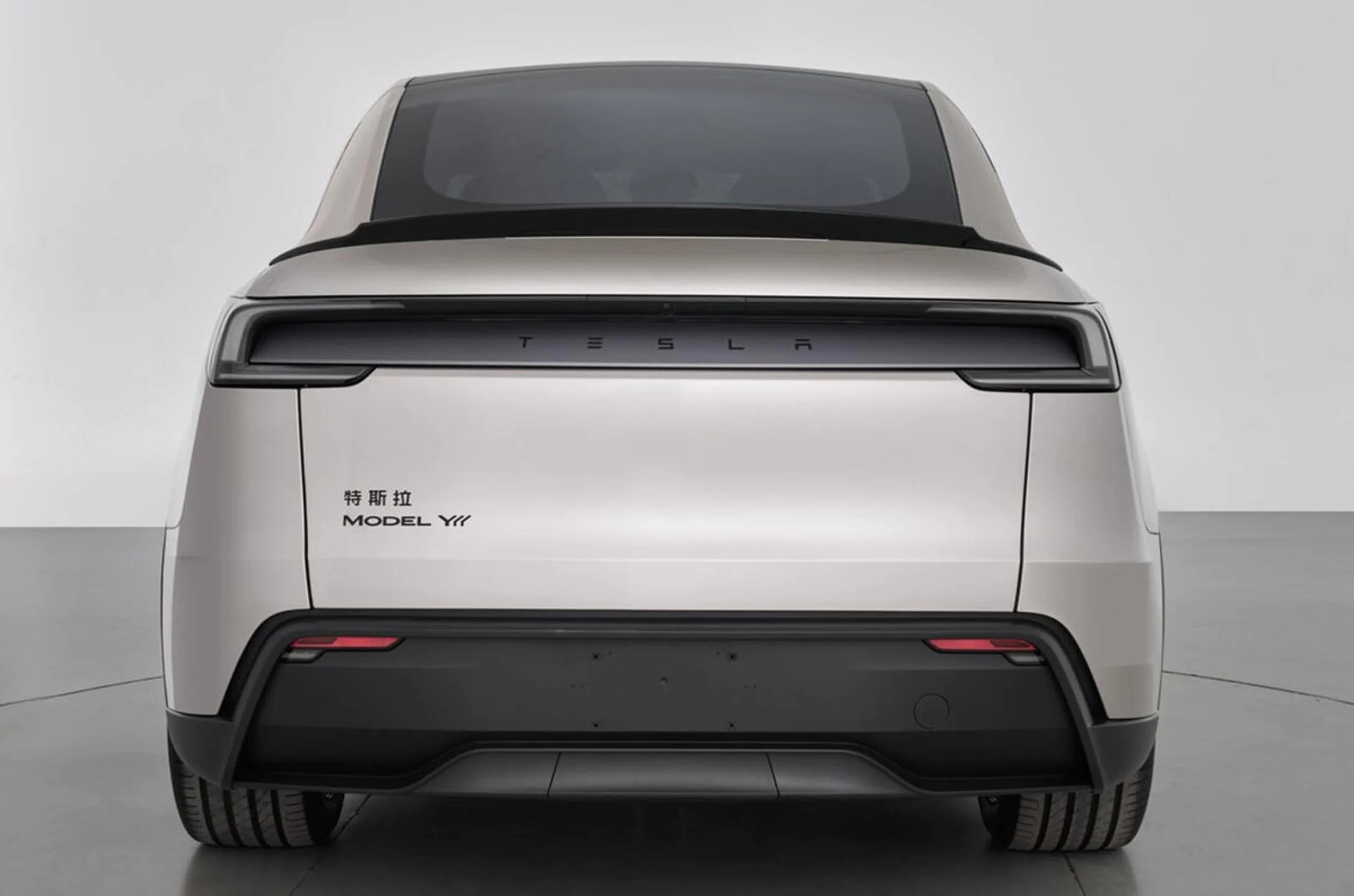 The new 2025 Tesla Model Y L: a stretched electric crossover with three rows of seats and 456 hp