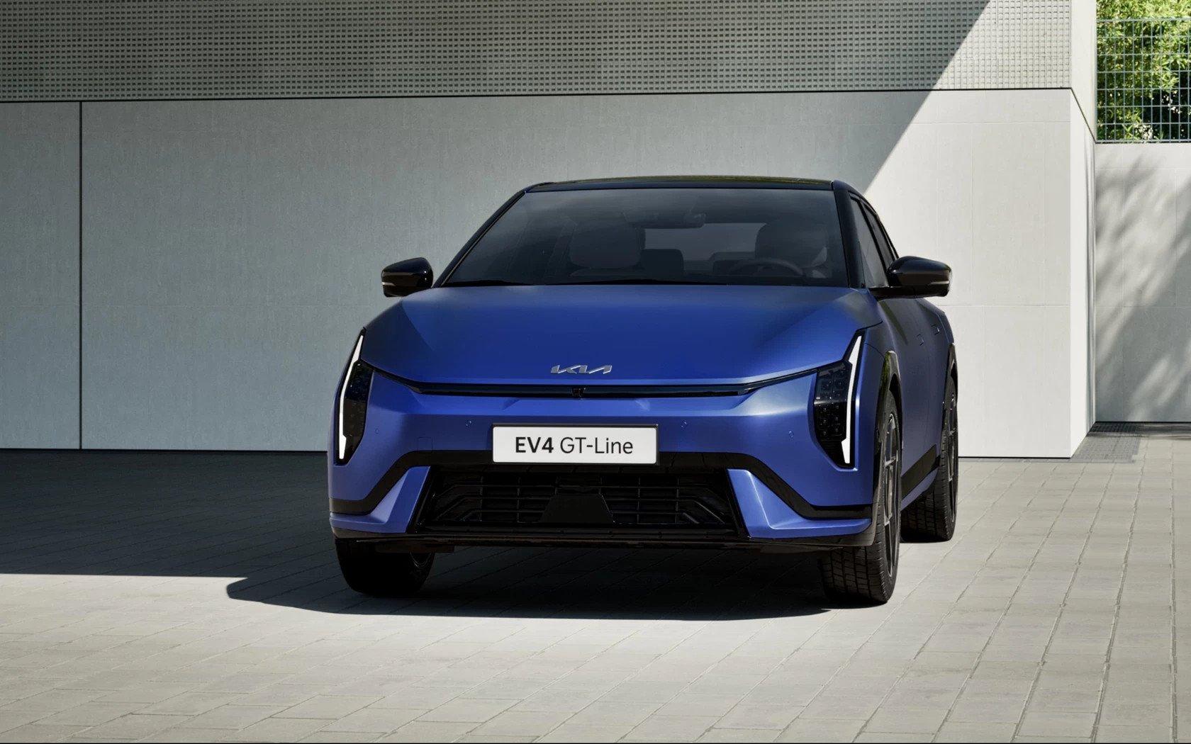 Новий електричний Kia EV4: седан і хетчбек із запасом ходу до 630 км (фото, характеристики)