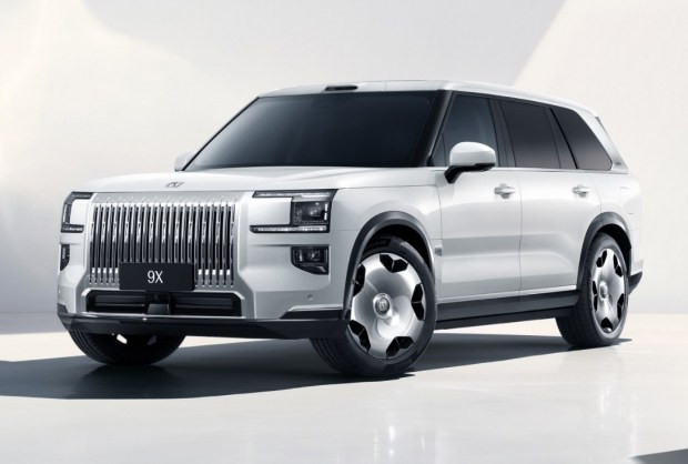 The flagship hybrid Zeekr 9X debuts in July: a 380 km range and up to 870 hp