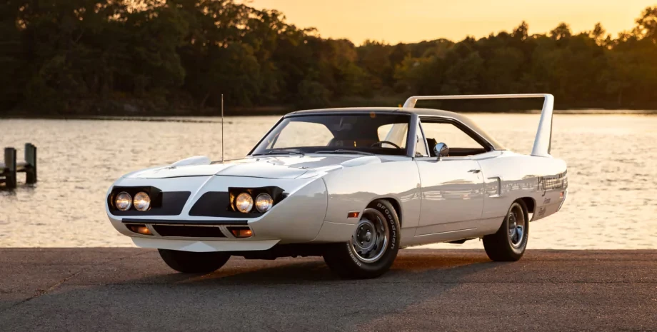 Легендарний Plymouth Road Runner Superbird з колекції Річарда Петті виставлено на аукціон