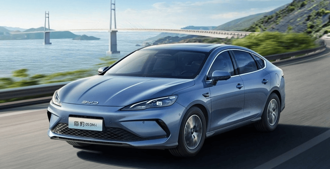Представлений седан BYD із запасом ходу 2000 км та ціною 12 000$