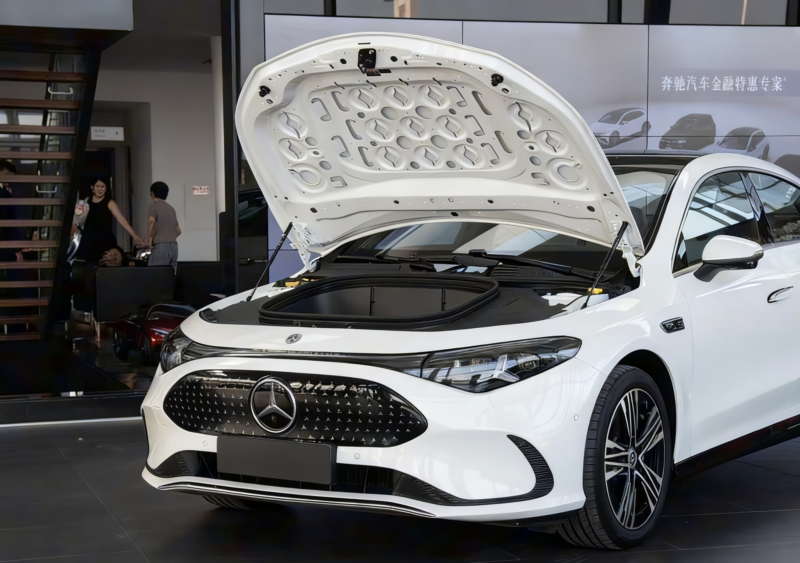 Mercedes-Benz has unveiled the new CLA EV in China: a longer wheelbase and a range of up to 866 km