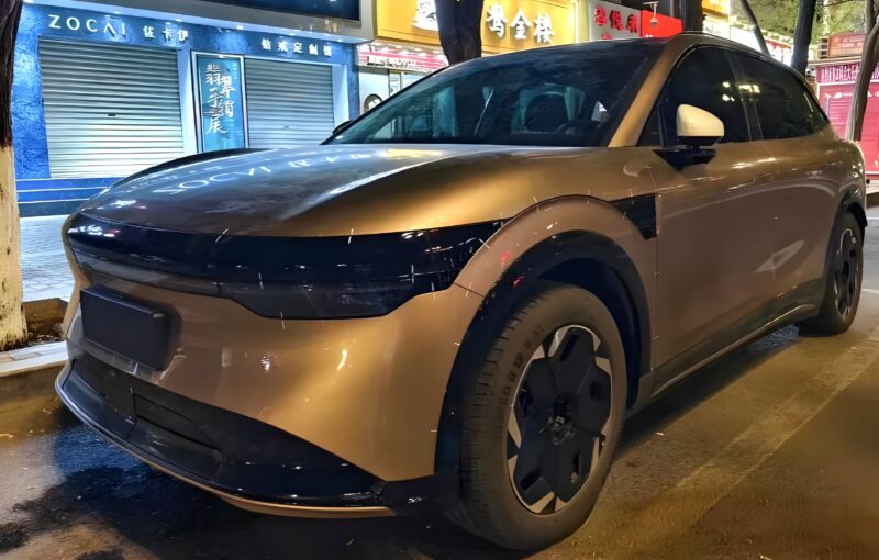 Geely Zeekr 7X замечен на улице перед запуском в продажу