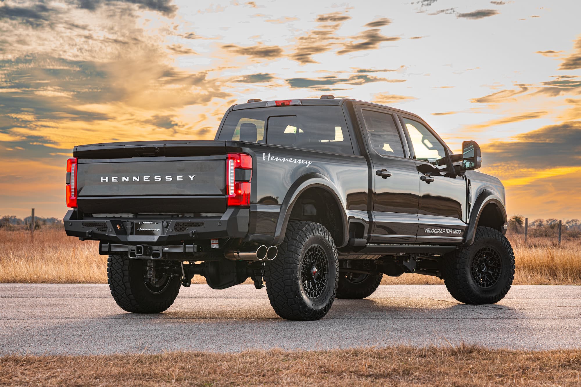 Брутальный дизайн, 500 сил и дизельный V8: Hennessey представила экстремальный Ford F-250 VelociRaptor 1200