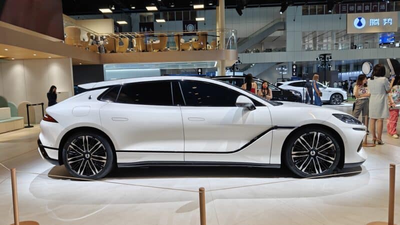 Мировая премьера Denza Z9 GT от BYD состоится 20 сентября. Автомобиль будет представлен в гибридной и электрической версиях.