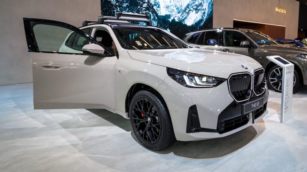The steering wheel turns on its own: BMW recalls almost 37,000 cars over a dangerous defect