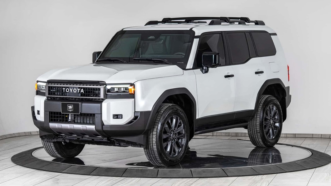 The armored Toyota Land Cruiser Prado 250: a tank that withstands gunfire and blasts