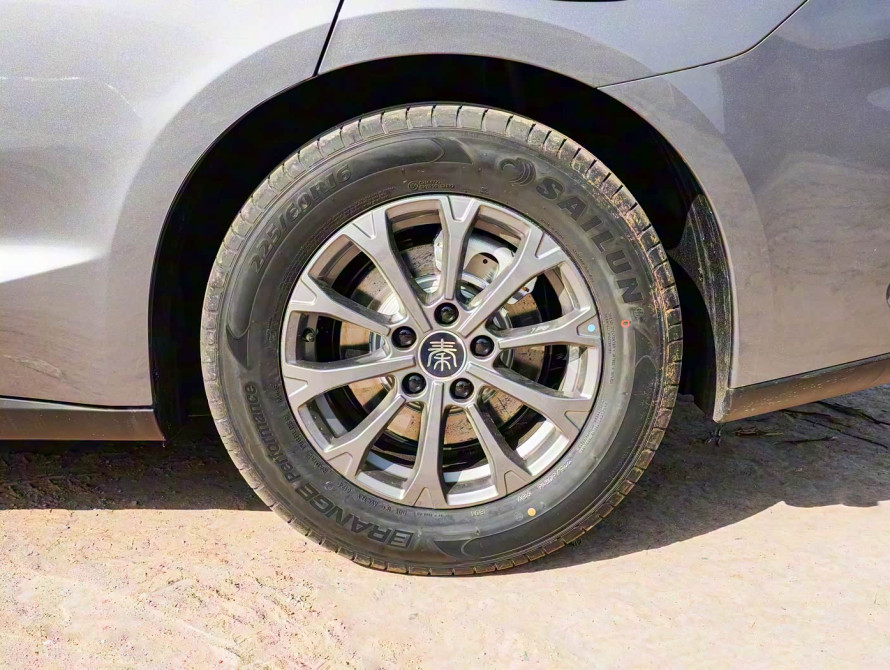 BYD Qin L 2025 DM-i Intelligent Driving BYD Qin L 2025 DM-i Intelligent Driving
