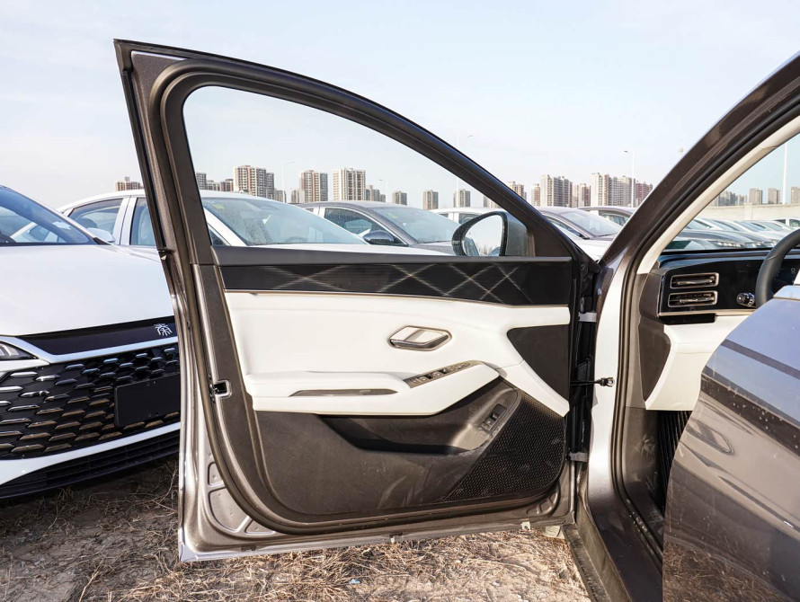 BYD Qin L 2025 DM-i Intelligent Driving BYD Qin L 2025 DM-i Intelligent Driving