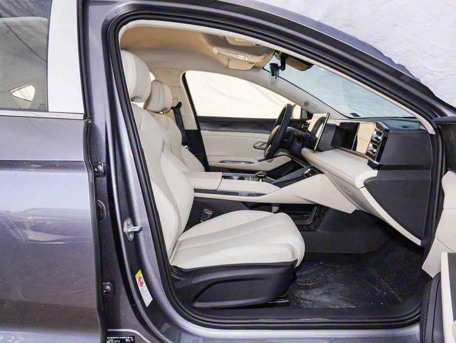 BYD Qin L 2025 DM-i Intelligent Driving BYD Qin L 2025 DM-i Intelligent Driving