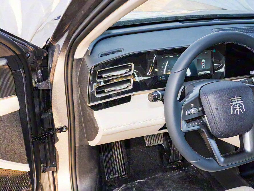 BYD Qin L 2025 DM-i Intelligent Driving BYD Qin L 2025 DM-i Intelligent Driving