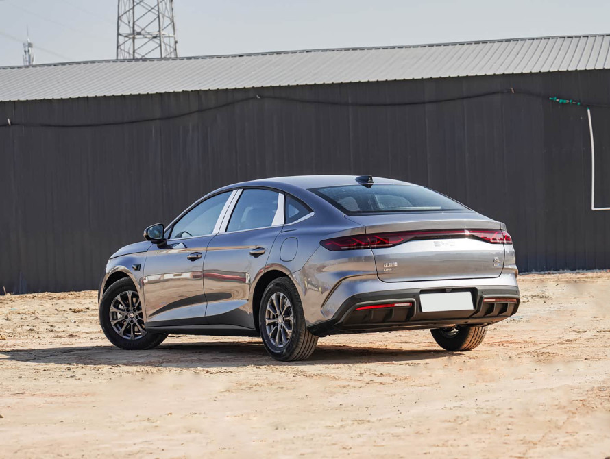 BYD Qin L 2025 DM-i Intelligent Driving BYD Qin L 2025 DM-i Intelligent Driving