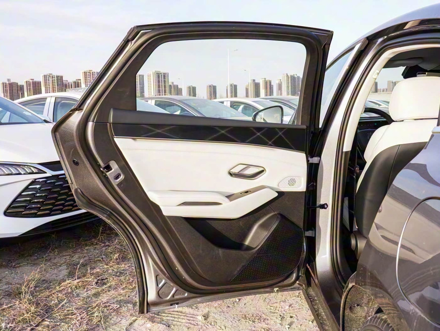 BYD Qin L 2025 DM-i Intelligent Driving BYD Qin L 2025 DM-i Intelligent Driving