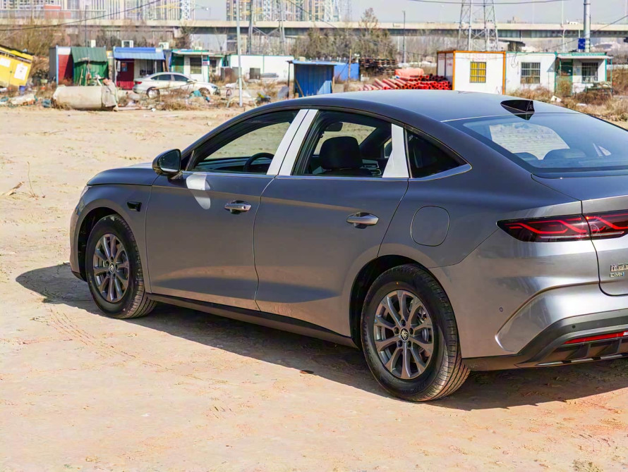 BYD Qin L 2025 DM-i Intelligent Driving BYD Qin L 2025 DM-i Intelligent Driving