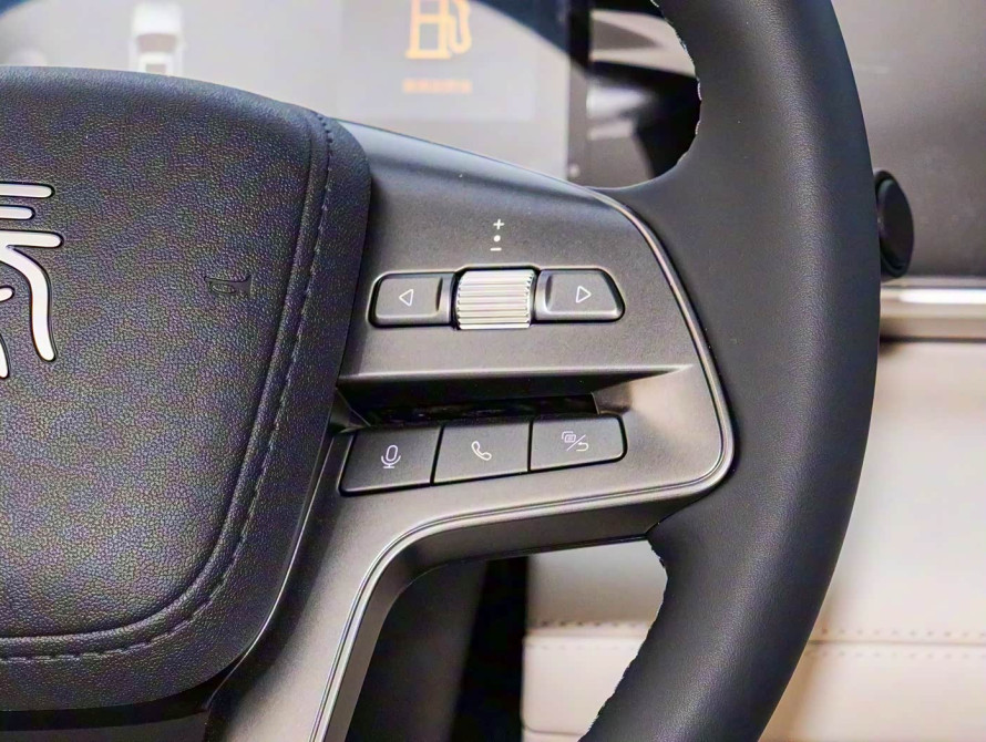 BYD Qin L 2025 DM-i Intelligent Driving BYD Qin L 2025 DM-i Intelligent Driving