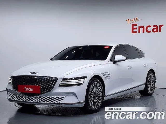 Огляд моделі Genesis G80 2022: у чому її плюси та мінуси