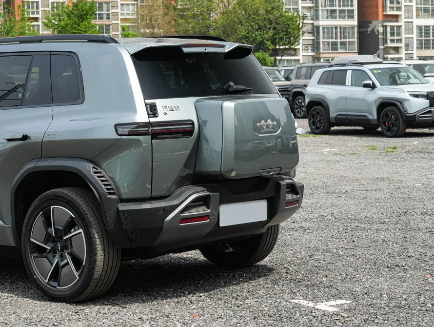 Leopard Titanium 3 2025 4WD Max Leopard Titanium 3 2025 4WD Max