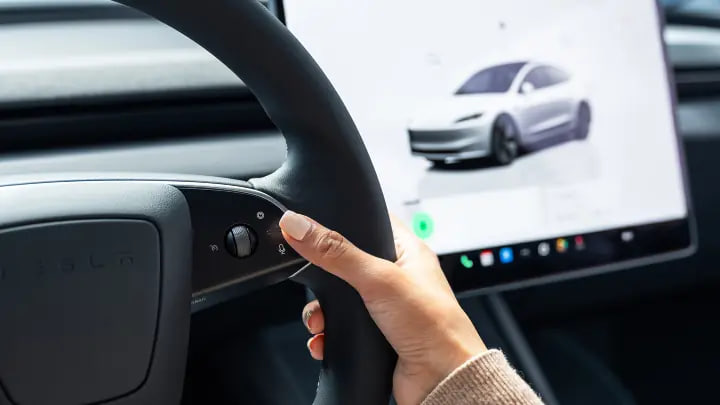 Tesla оновила Model 3: більше потужності, новий екран і збільшений запас ходу